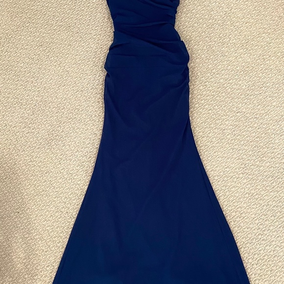 LA FEMME Strappy Back Ruched Trumpet Gown, Navy - Size 2 - Picture 2 of 5